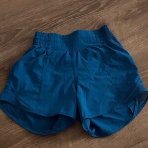 "Poolside" Lululemon hotty hots